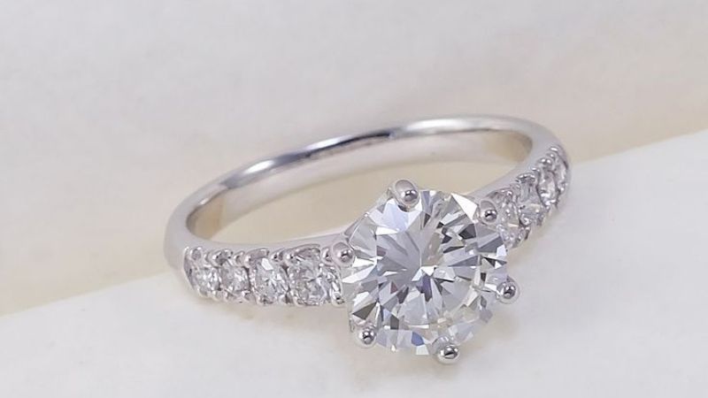 Cách phân bổ ngân sách giữa carat, màu, độ sạch và giác cắt