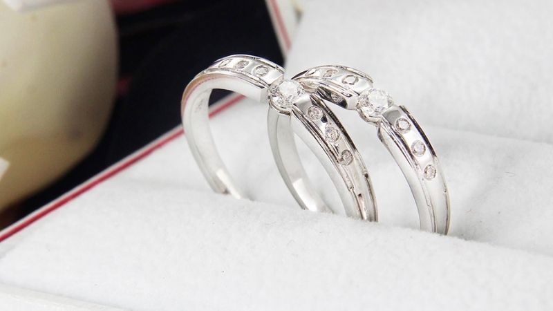 nhẫn cưới kim cương