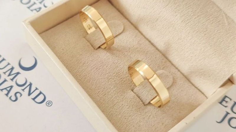 nhẫn cưới trơn vàng 18k