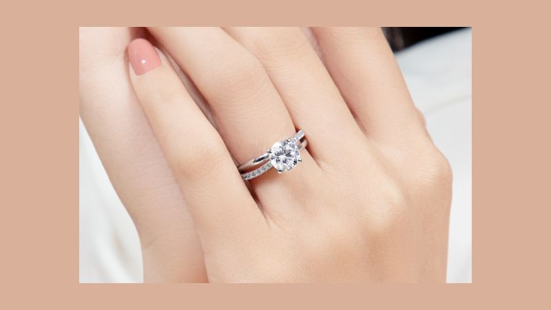 nhẫn cầu hôn bạch kim