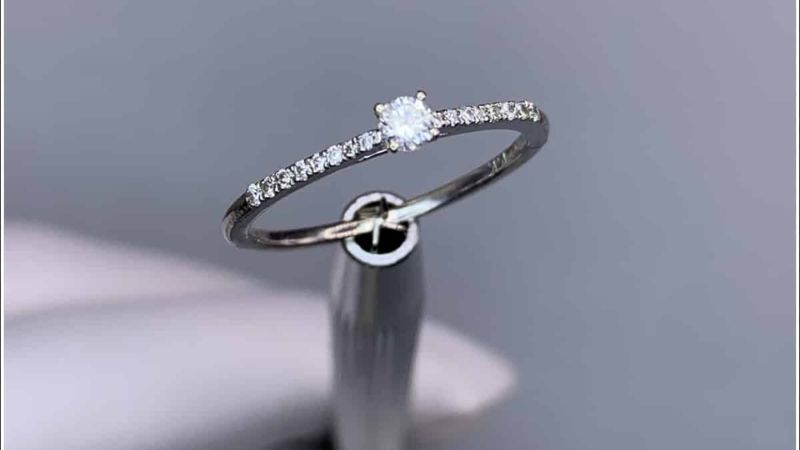 Cách chọn nhẫn kim cương theo tiêu chuẩn 4Cs, viên đá có trọng lượng càng lớn giá càng cao