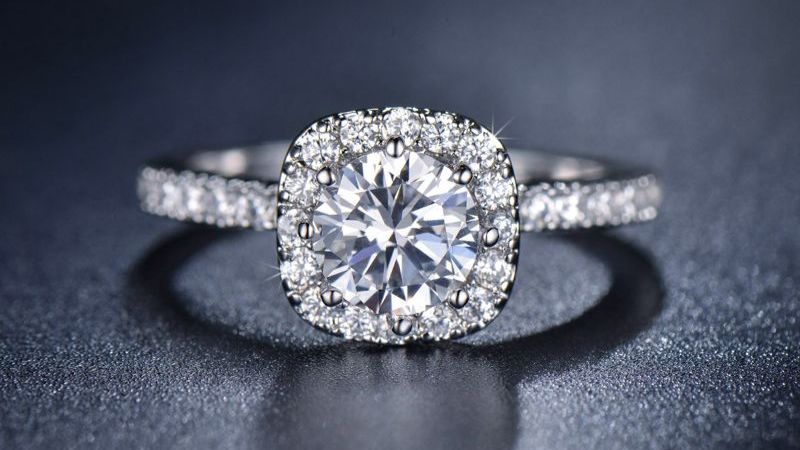 Nhẫn kim cương 1 tỷ thường đính viên đá chủ có kích cỡ lớn từ 1,5 đến 3 carat