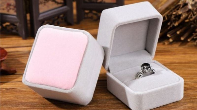 Hộp nhẫn kim cương chính là item must have trong khoảnh khắc trọng đại nhất