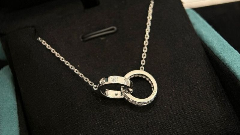 Dây chuyền cariter thiết kế hai vòng tròn đôi đan xen đính kim cương full thân nhẫn