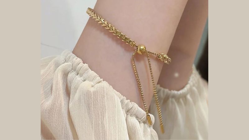Lắc tay vàng 24k được chế tác từ vàng nguyên chất có sắc ánh vàng đậm đặc trưng