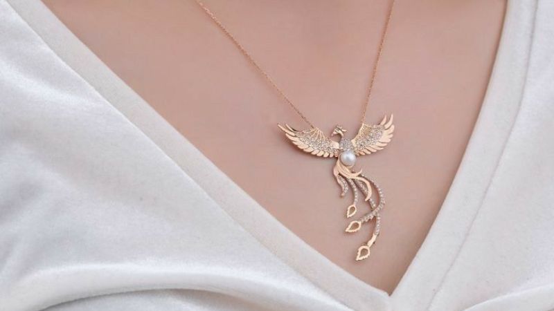 Dây chuyền đuôi phụng chọn làm quà tặng khai trương mang ý nghĩa lời chúc may mắn