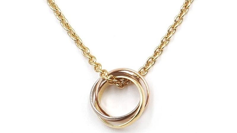 Dây chuyền Cartier TRINITY thiết kế gồm ba vòng tròn vàng mang dấu ấn vượt thời gian