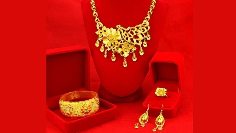 Bộ vàng cưới họa tiết chim công mang vẻ đẹp kiêu sa, quý phái